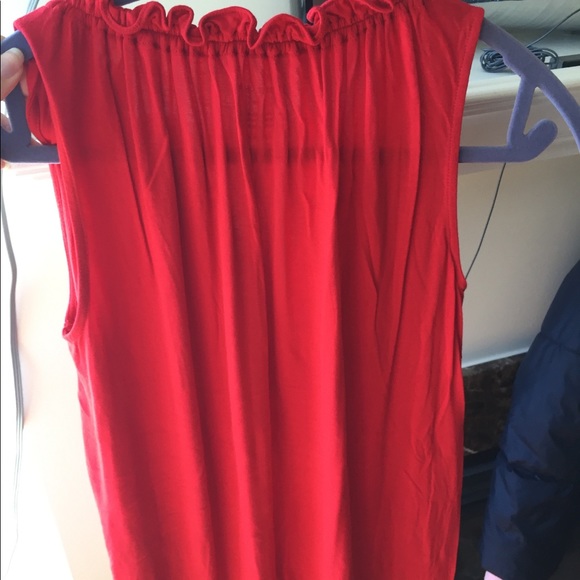 Gorgeous Elie Tahari red top w/gold chain accent - Picture 3 of 4